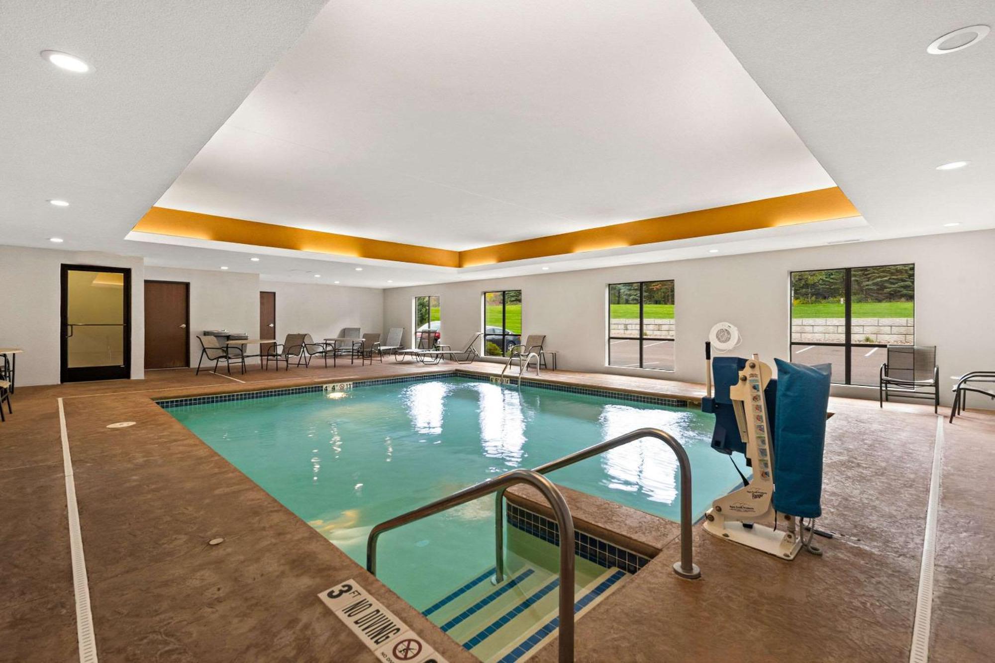 Comfort Suites Hudson I-94 Exteriér fotografie